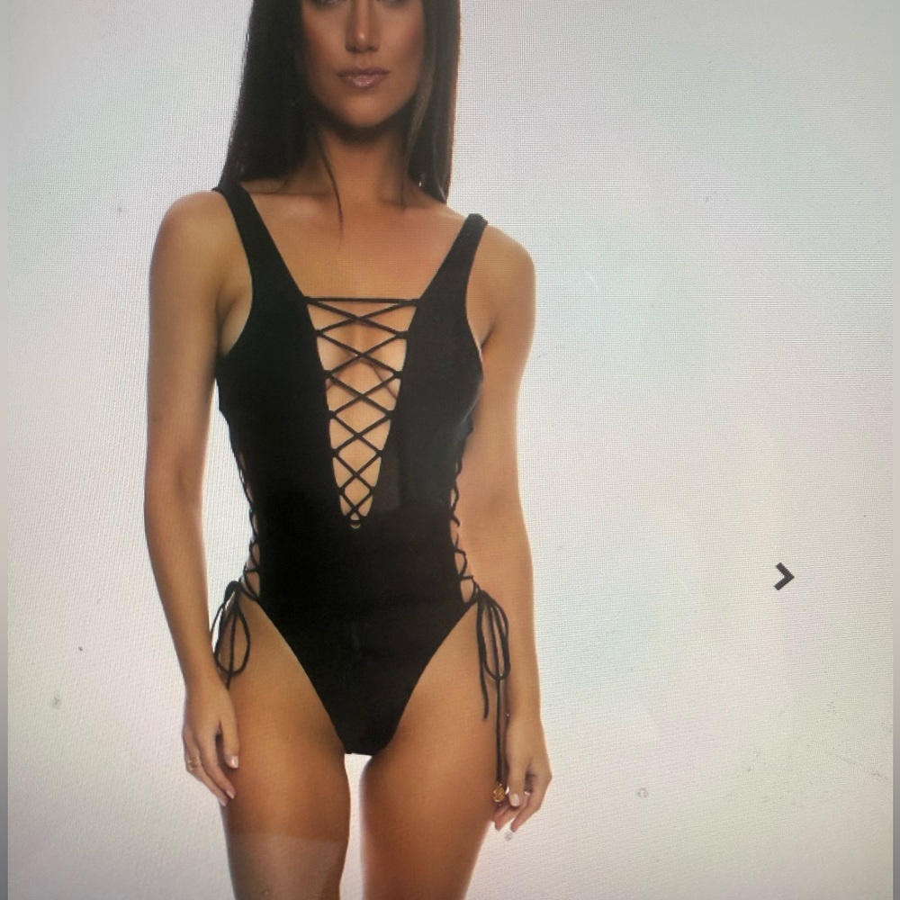 Gorgeous, sexy Luli Fama swimsuit NWT!!
